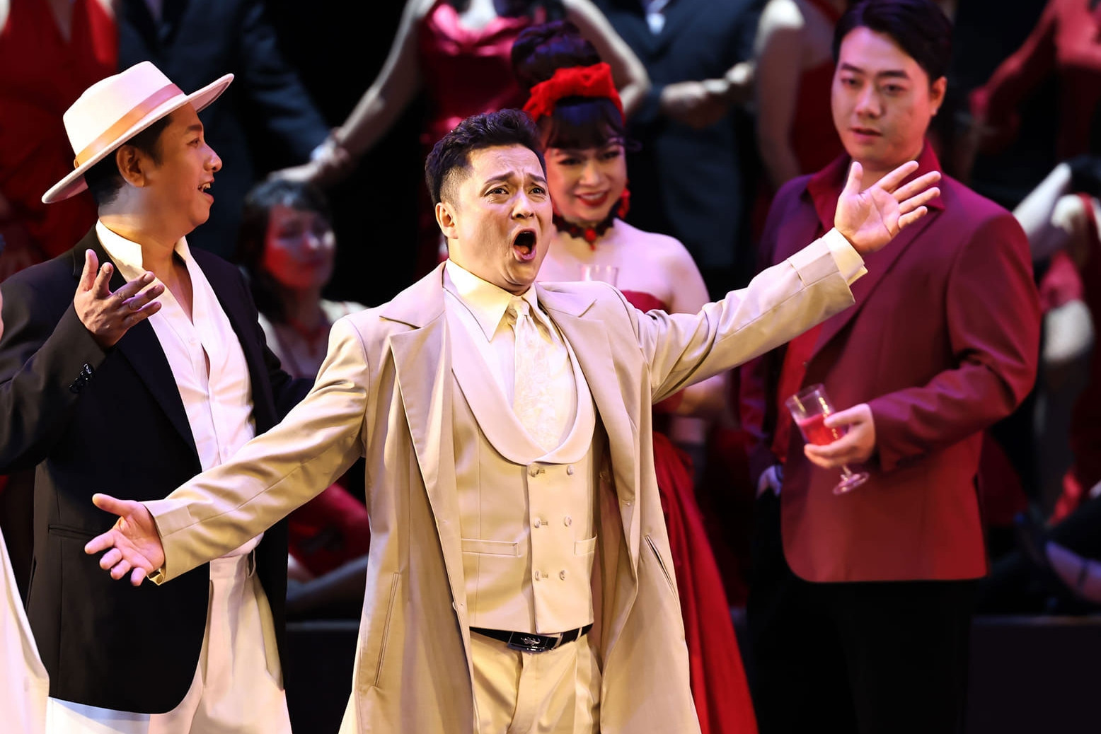 Nghệ sĩ Trịnh Thanh Bình: Mơ làm công an nhưng lại &apos;vác tù và hàng tổng&apos; vì opera