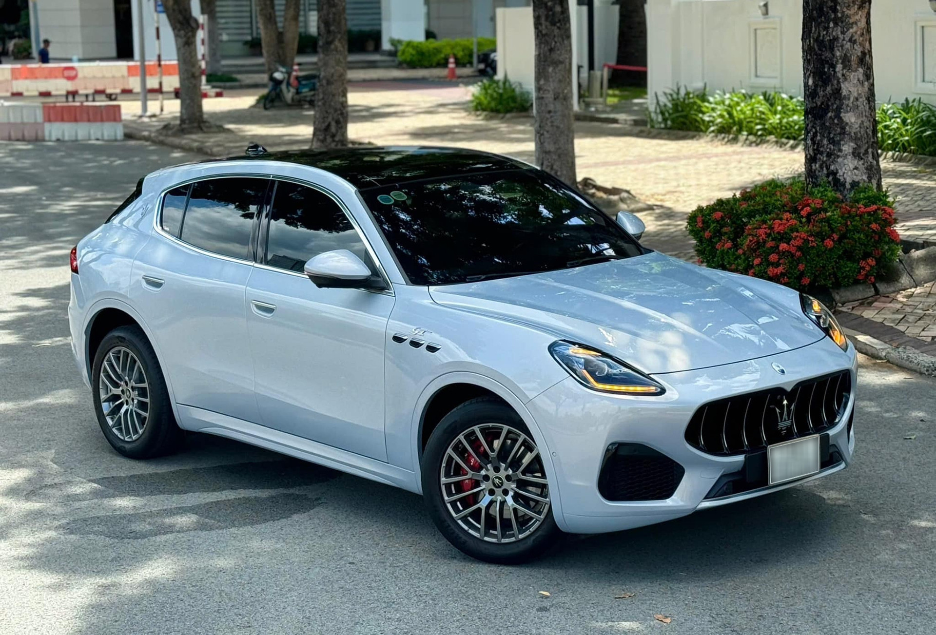 Đi hơn 13.000 km, SUV sang Maserati Grecale 'hét' giá ngang xe mới gây tranh cãi