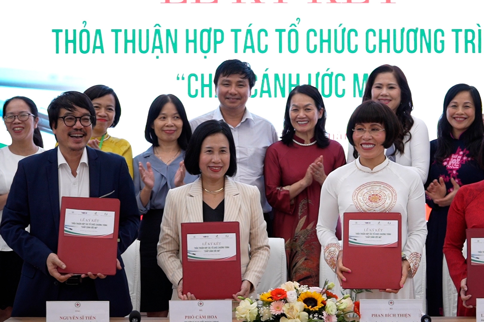 Diễn đàn Phụ nữ Việt Nam tại châu Âu chung tay ‘chắp cánh ước mơ’ hỗ trợ trẻ em nghèo