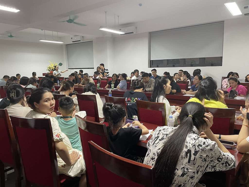 tay mo phu huynh.jpg