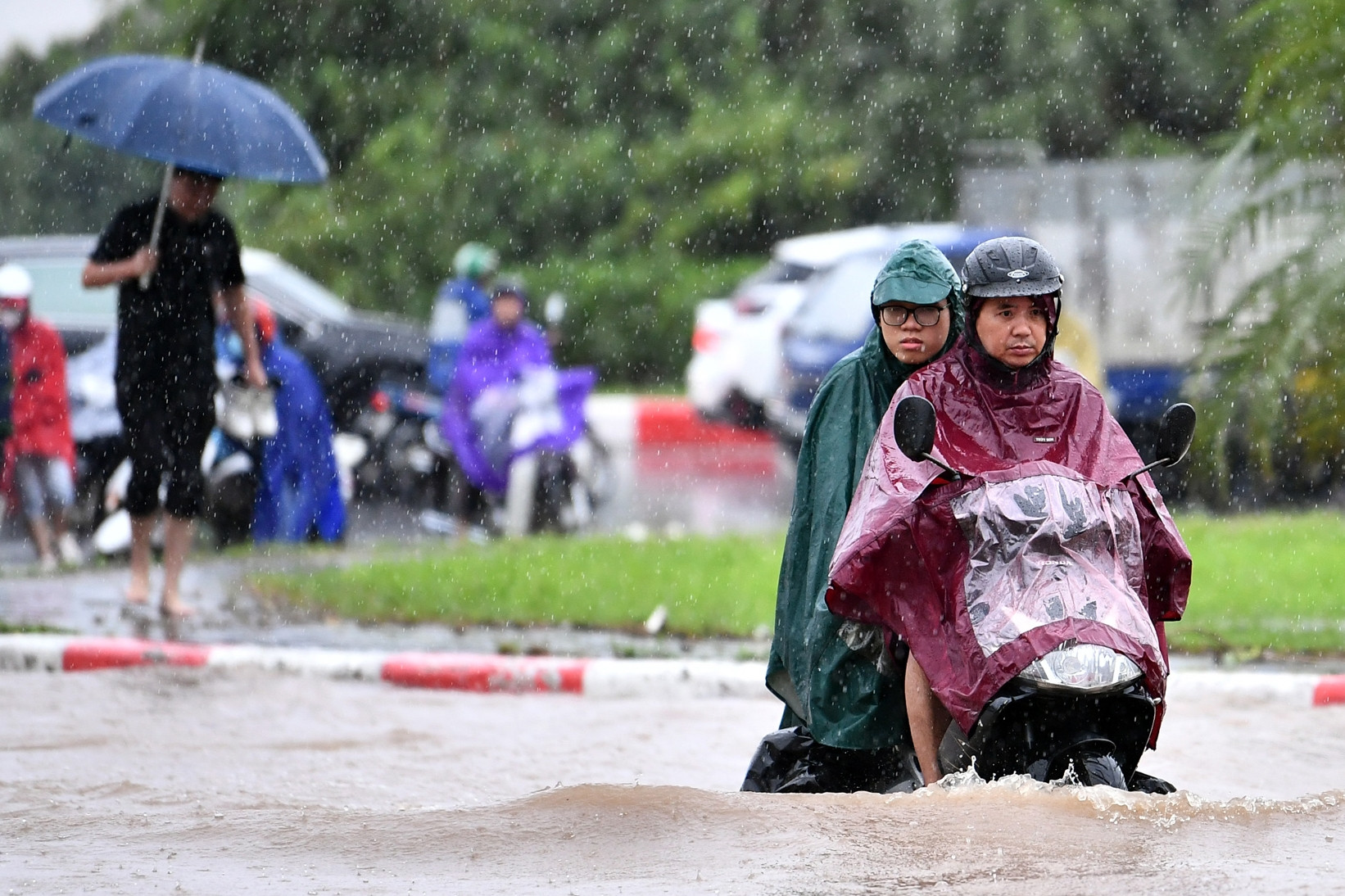 Thời tiết Hà Nội 3 ngày tới: Mưa lớn cục bộ, sau giảm dần kèm nắng gián đoạn