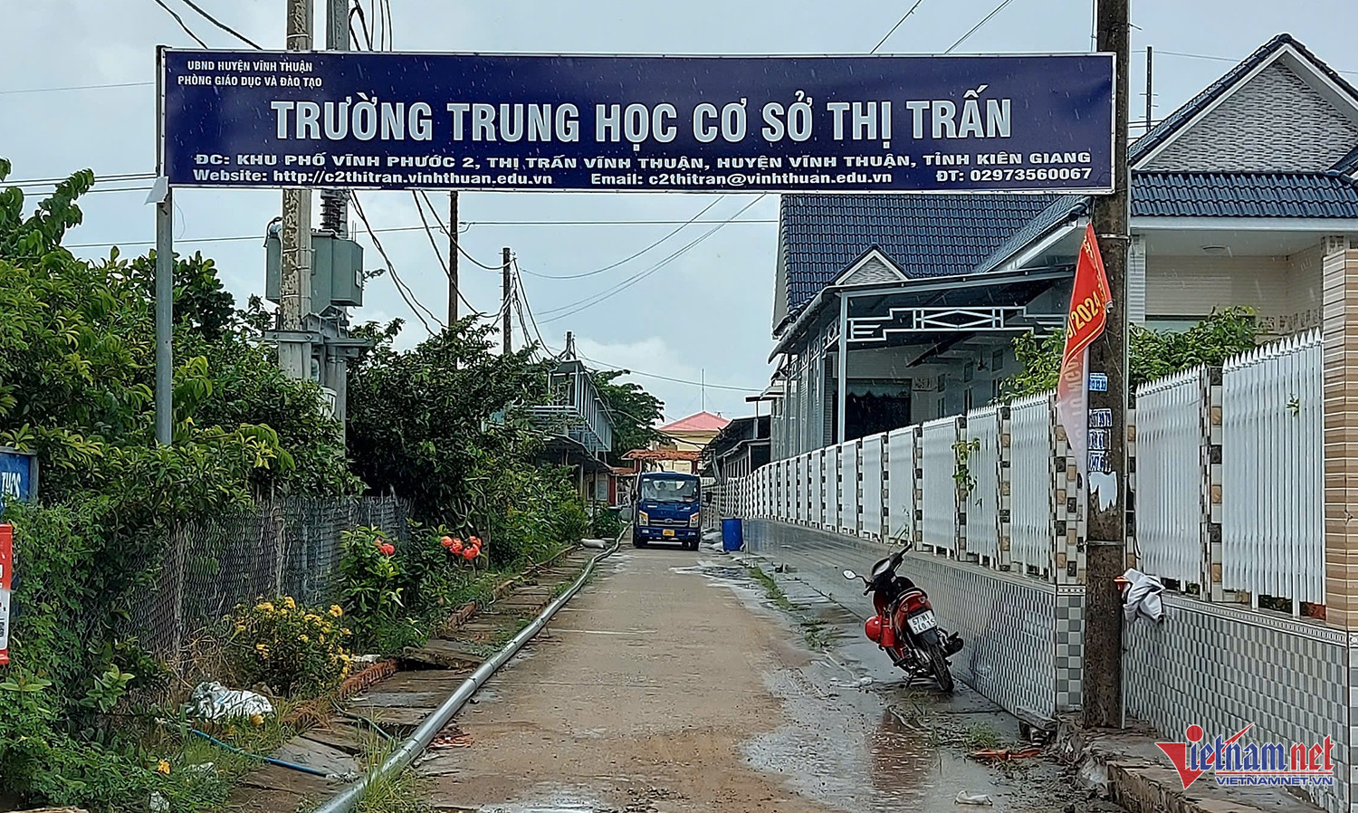 Chuyển Trường THCS Thị Trấn Gây Xôn Xao: Hé Lộ Những Bất Cập Trong Quy Trình