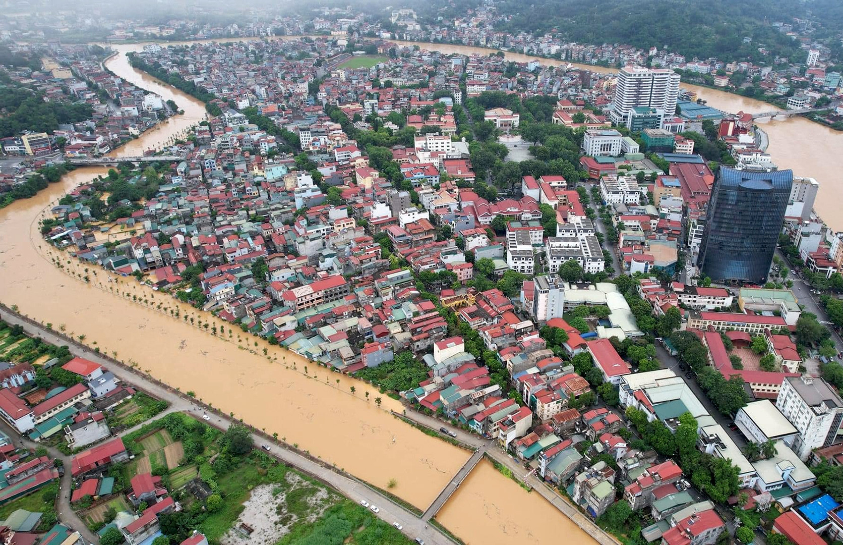 Hình ảnh gần 200 nóc nhà ở thành phố Cao Bằng ngập trong nước lũ