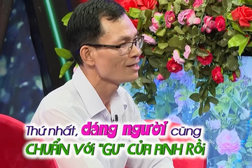 Ông bố đơn thân trao nhẫn trên sân khấu, mong cô giáo tiểu học về làm vợ mình