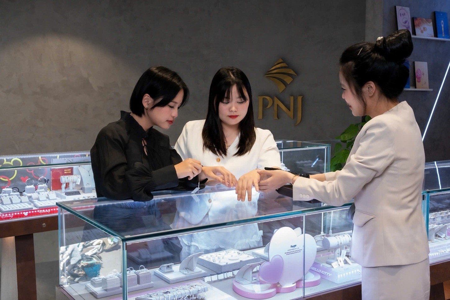 PNJ ghi nhận doanh thu hơn 24.000 tỷ đồng sau 7 tháng