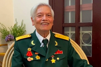 Sức hút từ &apos;Điều còn mãi&apos; với Đại tá, nhạc sĩ 91 tuổi và nữ nhà văn cầm cọ