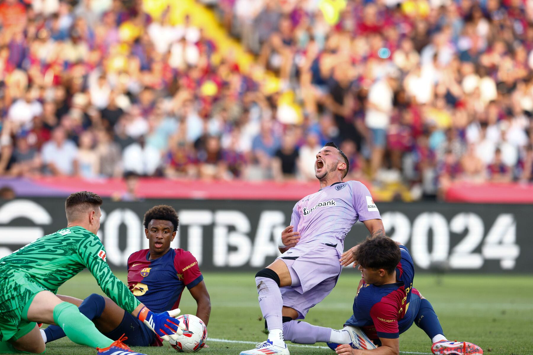 Barca Bilbao phat den.jpg