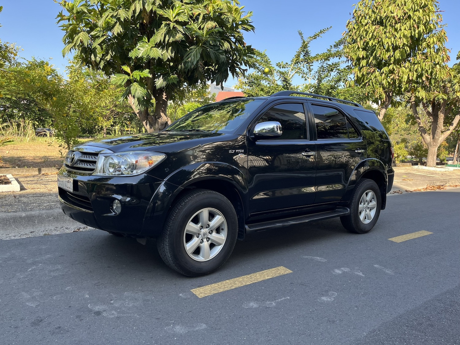 toyota fortuner 2009 1.jpg