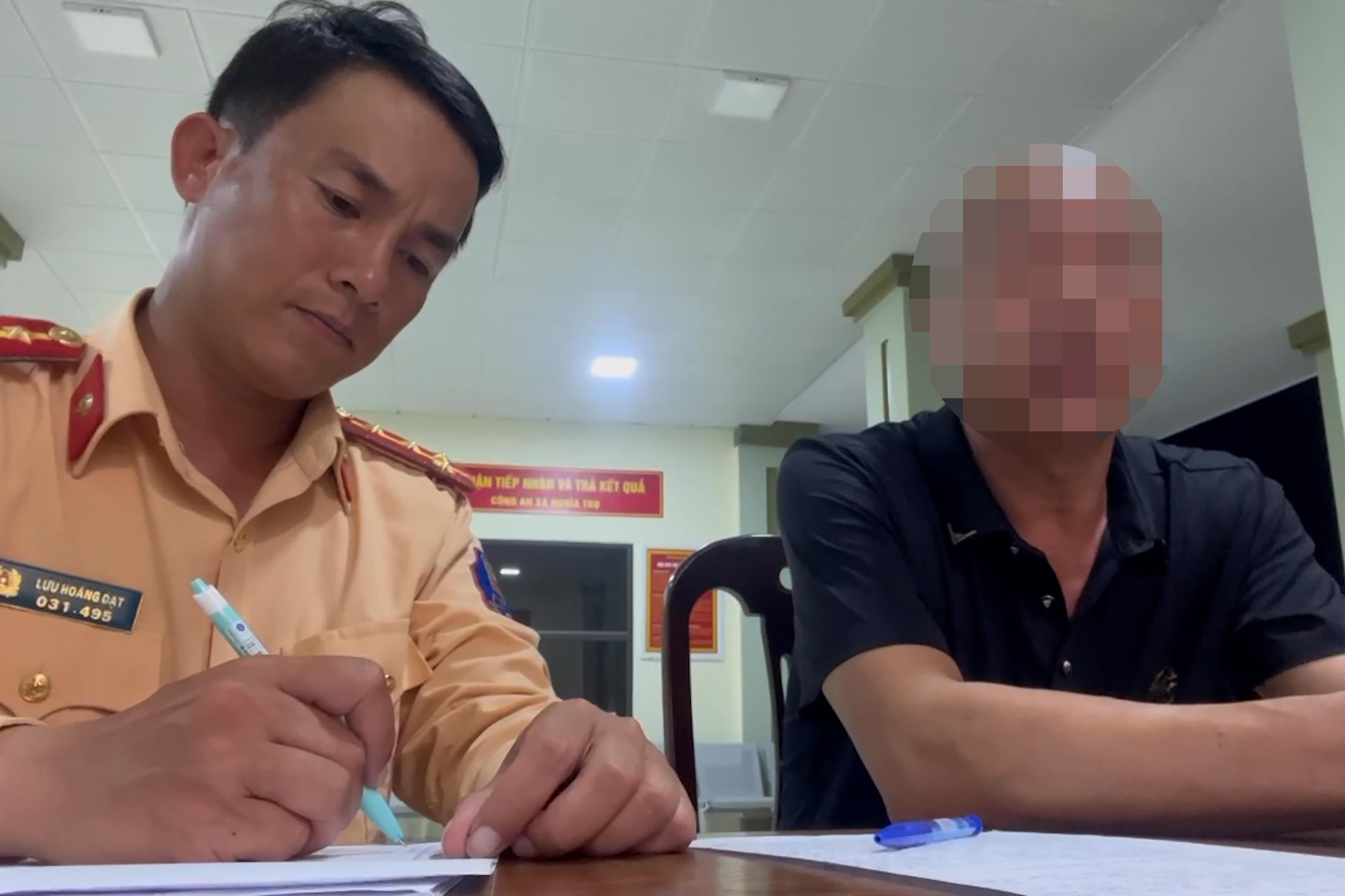 truc thang 171.00_06_07_10.Still007.jpg