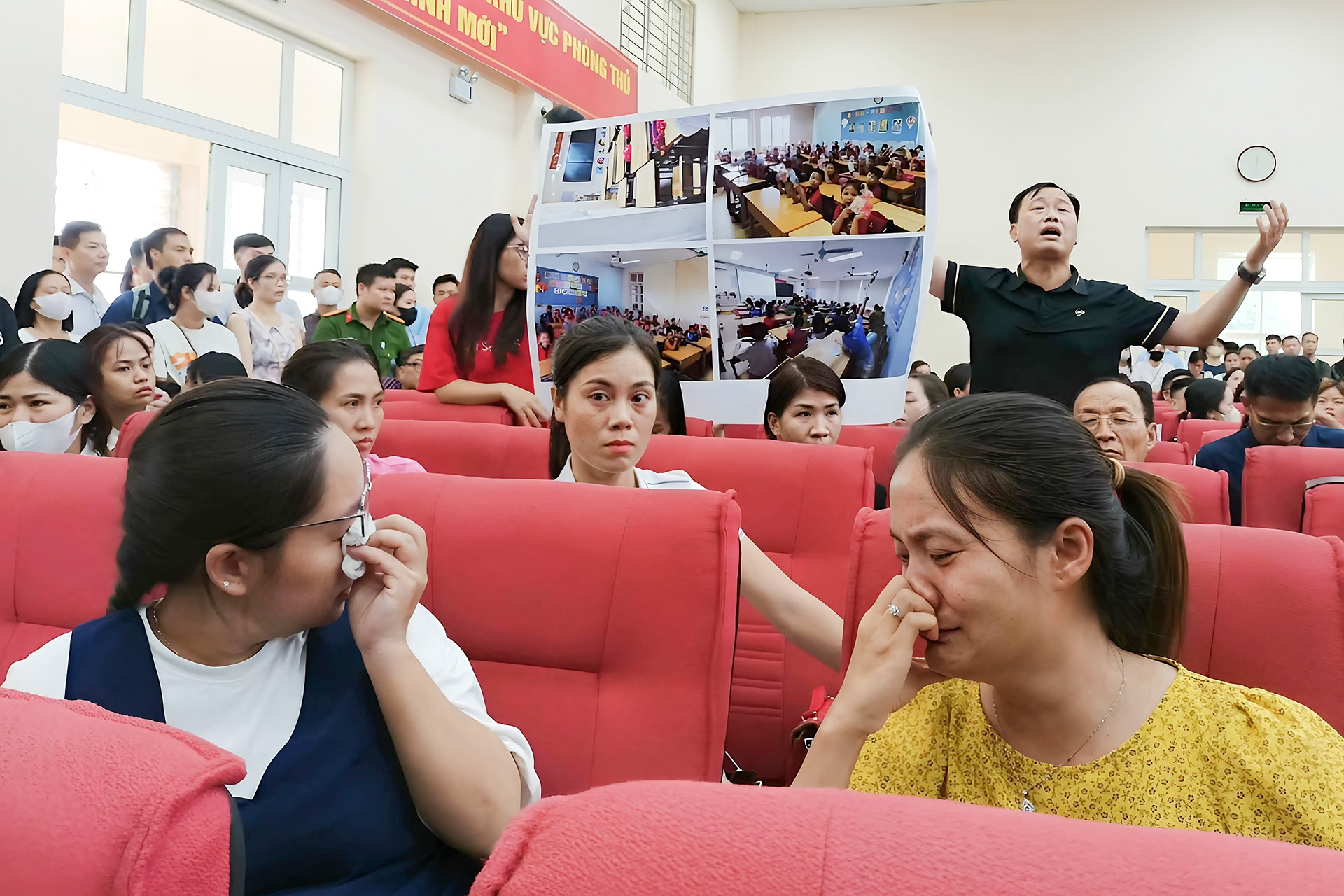 Vụ phụ huynh 'vây' trường ở Tây Mỗ: Phòng GD-ĐT ra thông báo mới