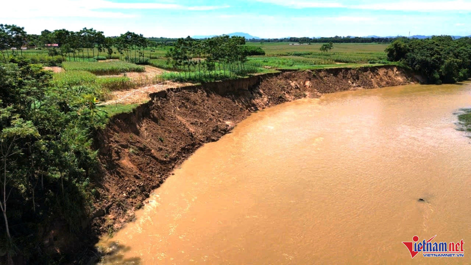 W-Tình trạng sạt lở đất bờ sông Chu kéo dài hơn 320m.jpg