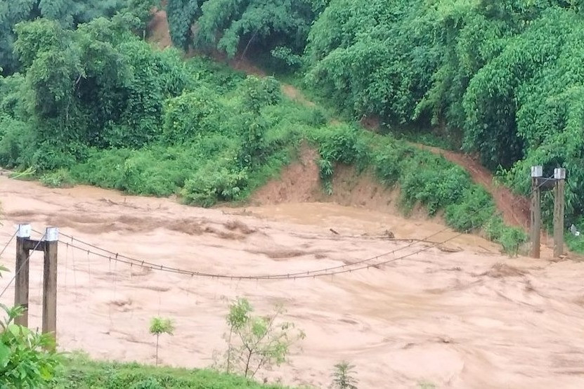 cầu treo chiềng nơi.jpg