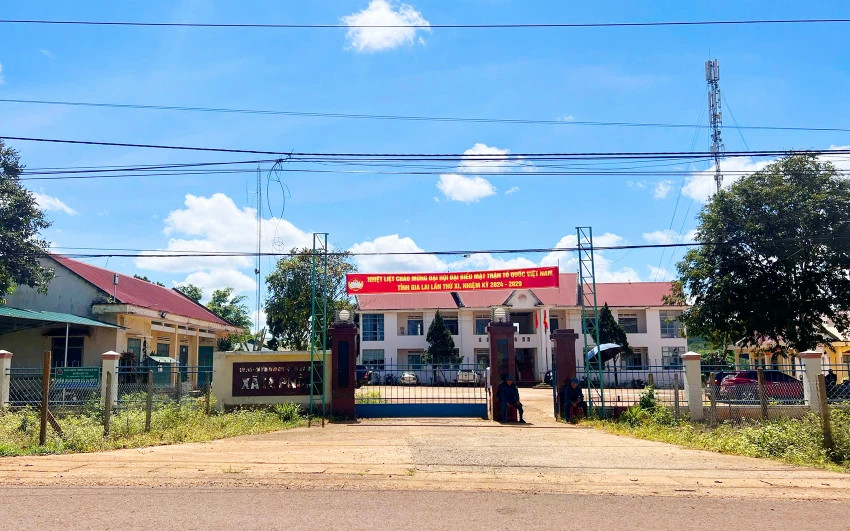 Khuôn viên trụ sở Ia Pnôn, nơi xảy ra vụ việc.jpg