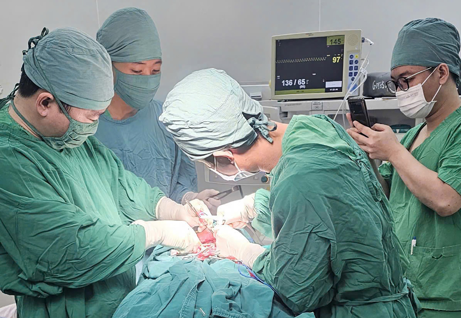 phẫu thuật.jpg