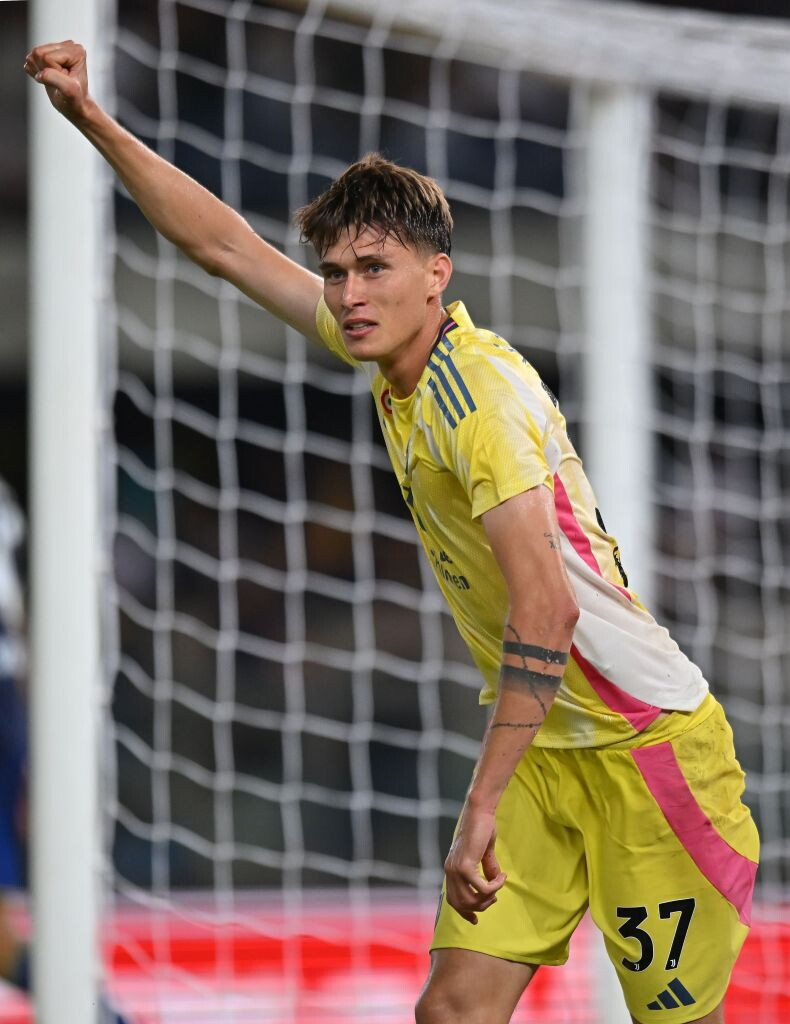 Juventus tiếp tục bay cao với Thiago Motta Savona Juventus Verona 1.jpg