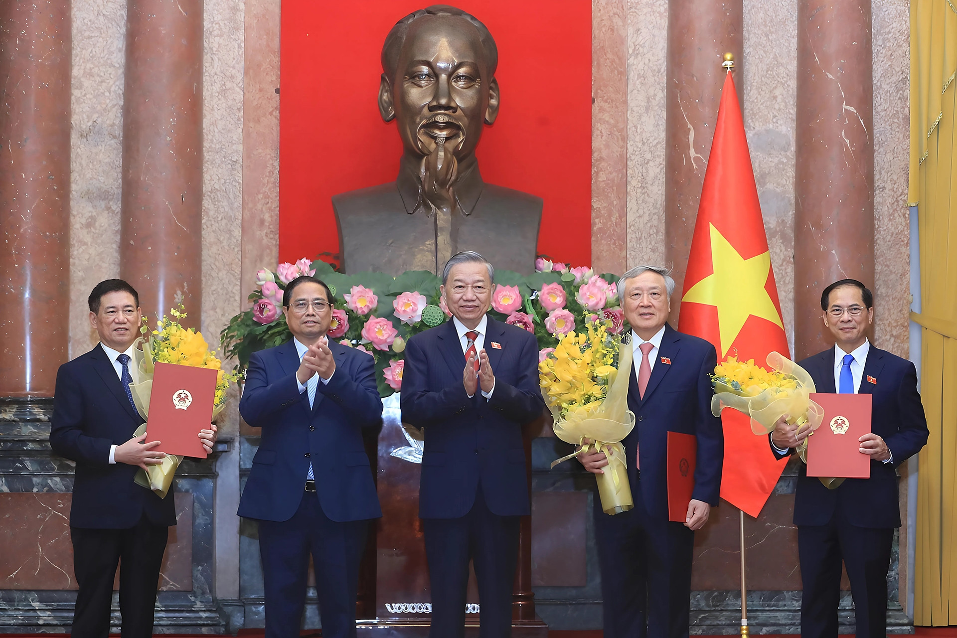 Tổng Bí thư, Chủ tịch nước trao quyết định bổ nhiệm 3 Phó Thủ tướng, 2 Bộ trưởng