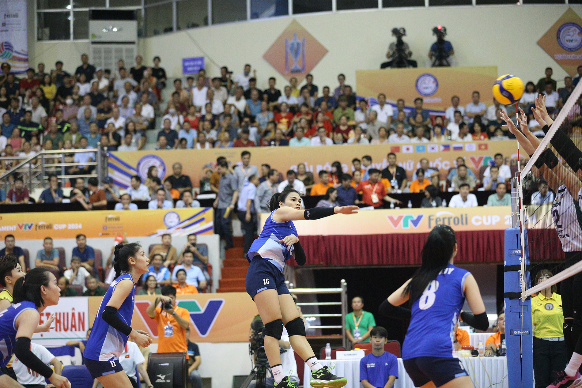 tuyen bong chuyen nu viet nam vtv cup 10.JPG