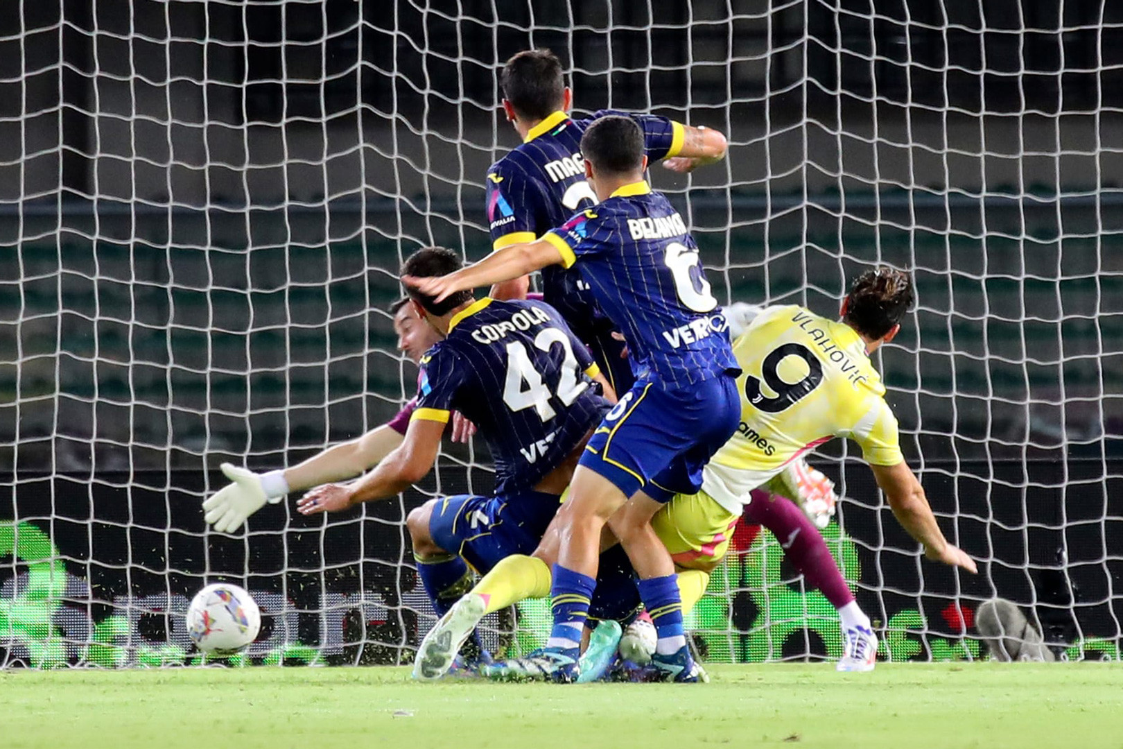 Juventus tiếp tục bay cao với Thiago Motta Vlahovic Juventus Verona 1.jpg