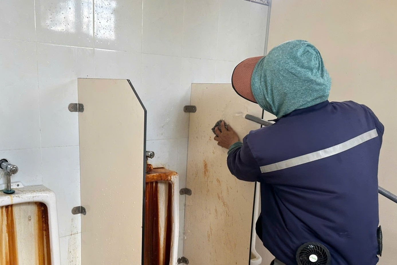 Yêu cầu khắc phục nhà vệ sinh nhếch nhác nằm trong dự án 650 tỷ ở Bình Dương