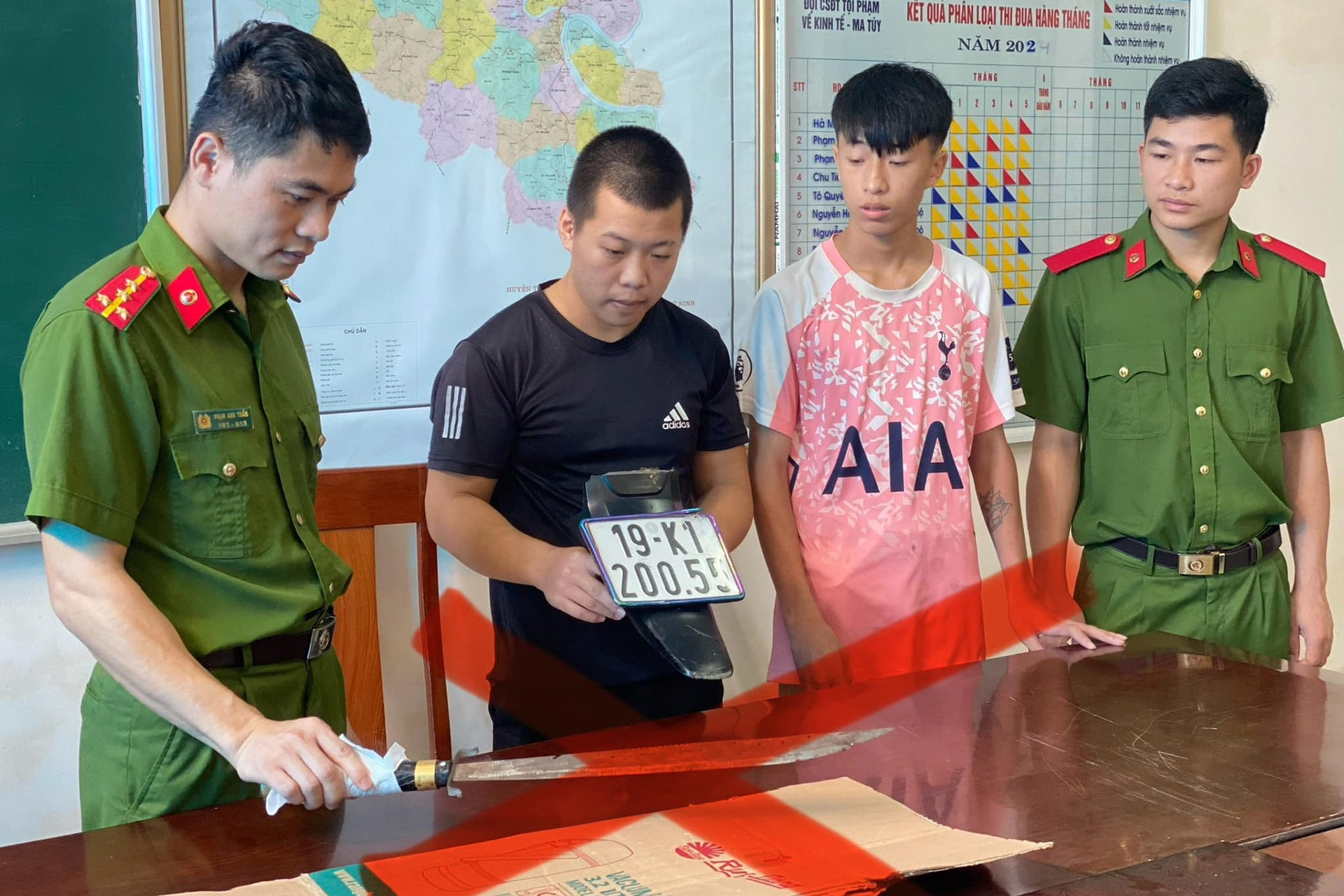 Lý do khó tin khiến nhóm đối tượng vung dao chém người trong đêm