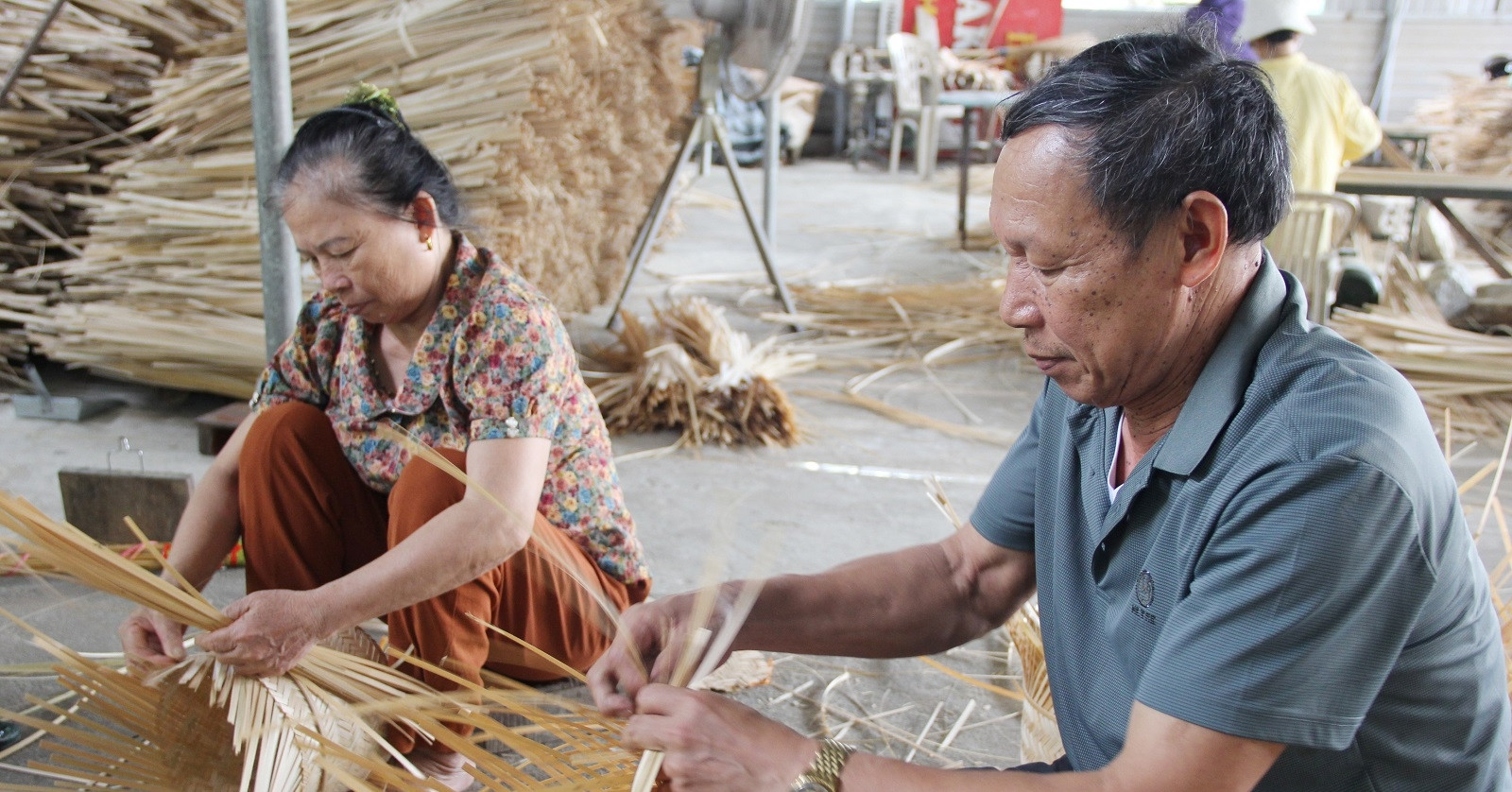 Cựu binh Nghệ An một mình đi khắp nơi học hỏi, đưa hàng mây tre đan ra thế giới