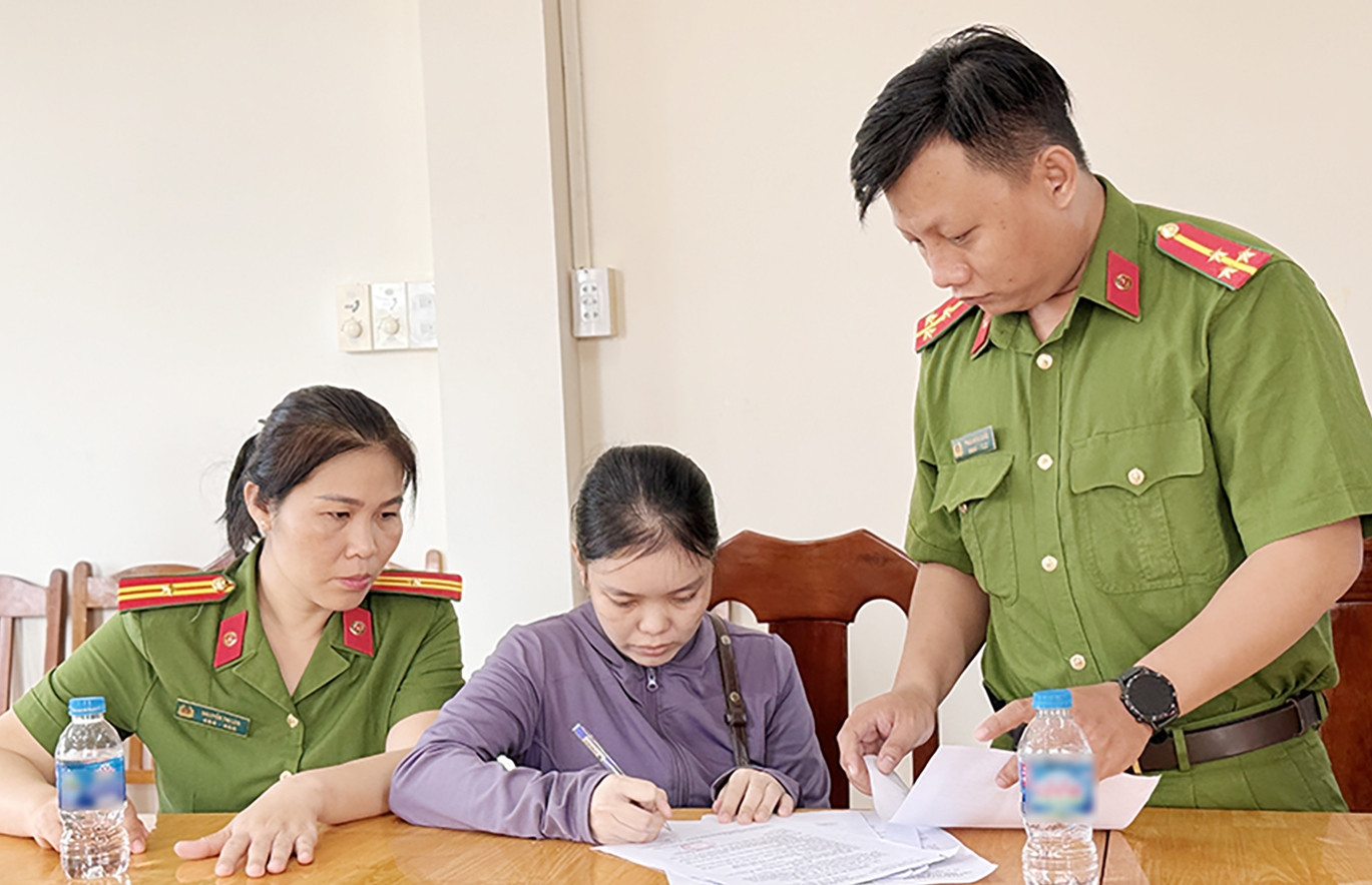 Nữ nhân viên ngân hàng ở An Giang lừa đảo chiếm đoạt của khách hơn 1 tỷ đồng