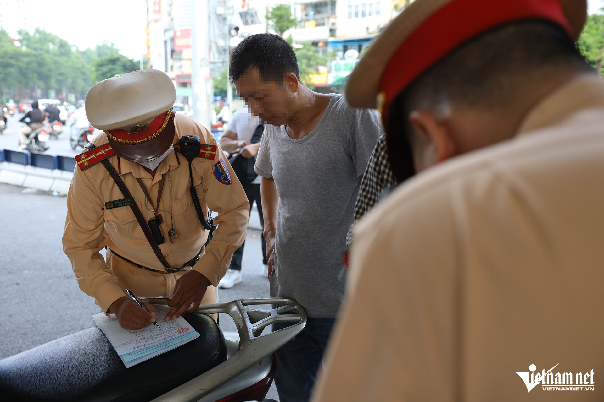 W-un tac vanh dai 3.jpg