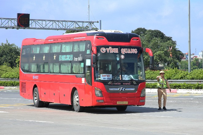 Những vi phạm của tài xế ô tô bị đề xuất trừ điểm giấy phép lái xe