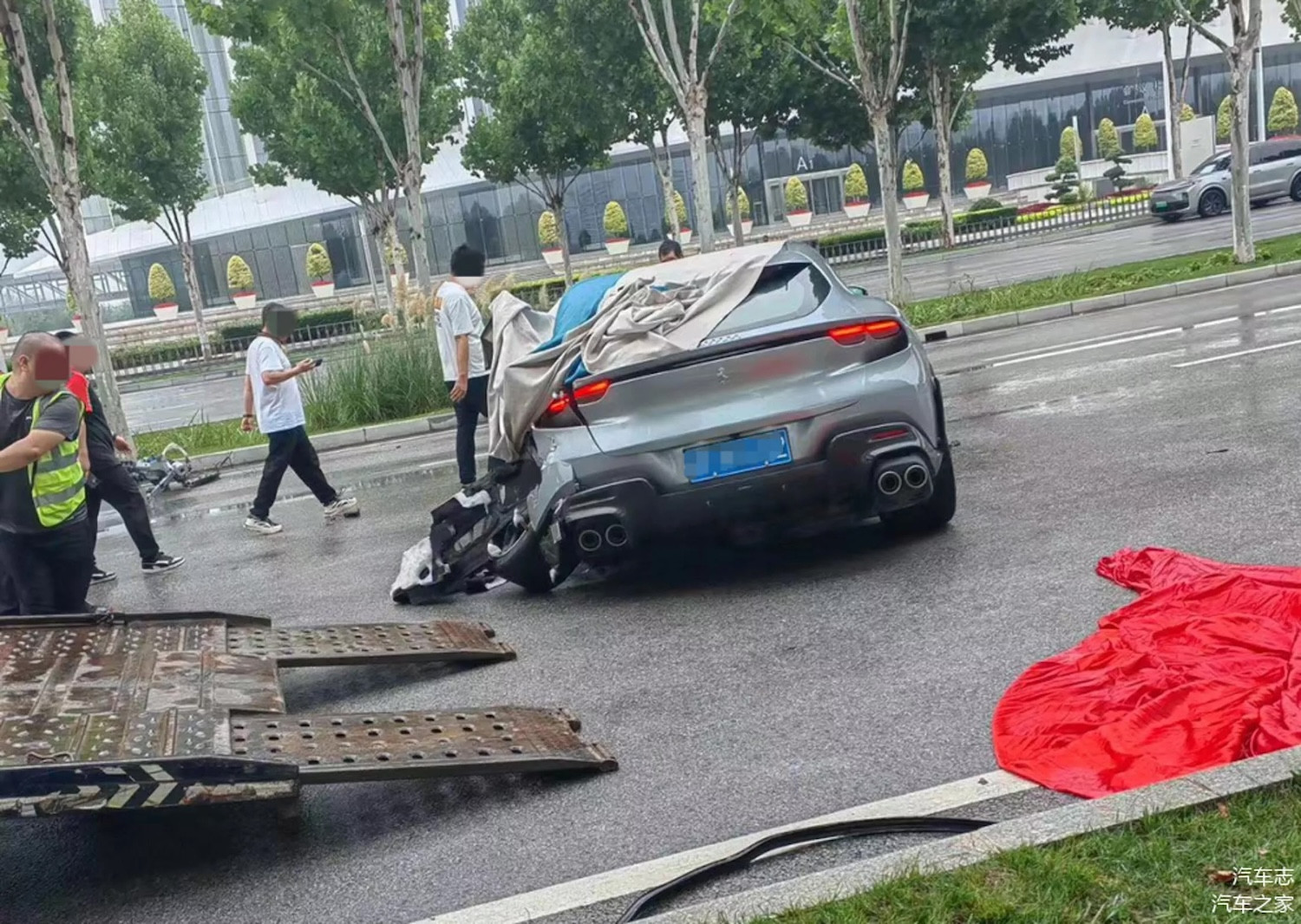ferrari purosangue bi tai nan 4.jpeg