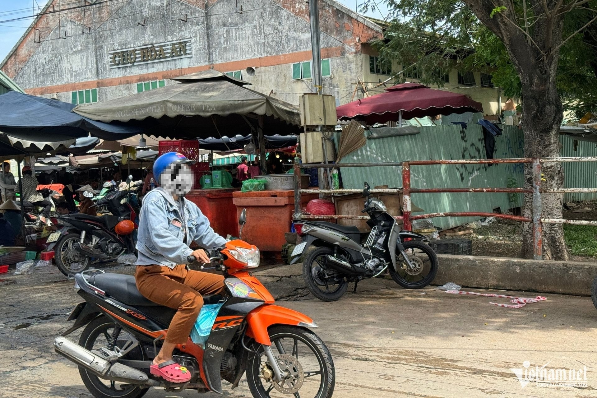 Nhân viên bốc xếp bắn trọng thương 2 vợ chồng trong quán cà phê