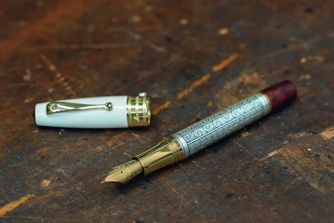 Những chiếc bút máy Montegrappa có giá 'trên trời' được sản xuất như thế nào?