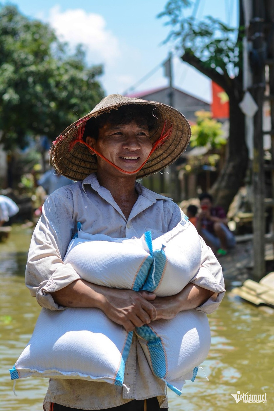 W-tin giam ngheo.jpg