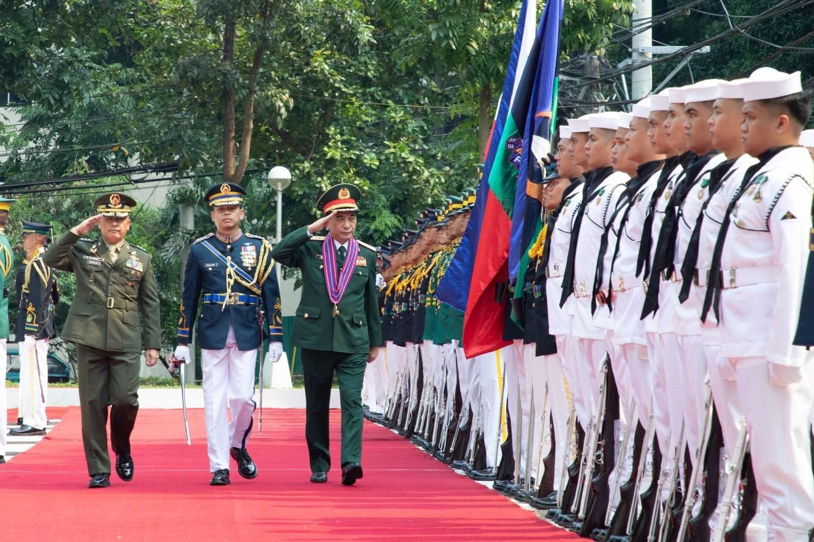 Bộ trưởng Quốc phòng Phan Văn Giang thăm Philippines