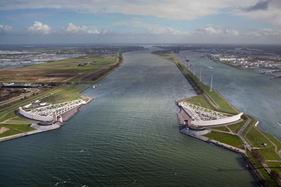 maeslant barrier_tcm26 329679.jpg