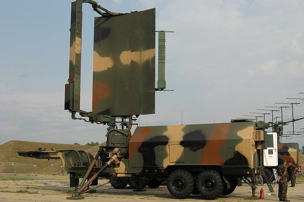 Hình ảnh tên lửa Nga tấn công vị trí Ukraine triển khai radar ‘lá chắn thiếc’