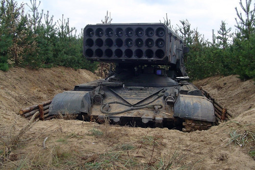 Video FPV cảm tử Ukraine phá hủy pháo phản lực TOS-1A Nga