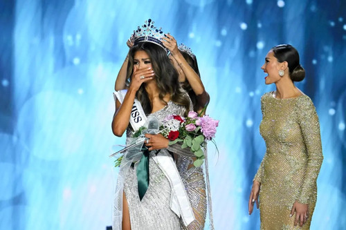 Sĩ quan quân đội 22 tuổi giành vương miện Hoa hậu Mỹ