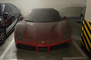 Siêu xe Ferrari 488 từng của Cường Đô-la phủ bụi trong hầm chung cư Hà Nội