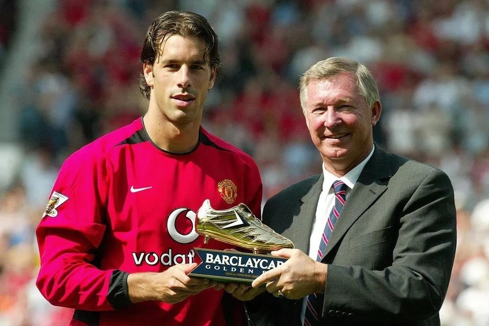 Van Nistelrooy trở lại MU giúp Ten Hag, tiết lộ ‘bí kíp’ từ Sir Alex