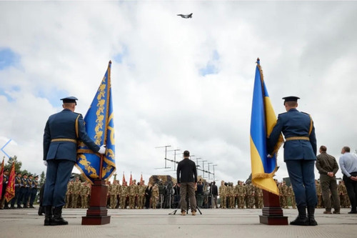 Video máy bay chiến đấu F-16 của Mỹ bay lượn trên không phận Ukraine