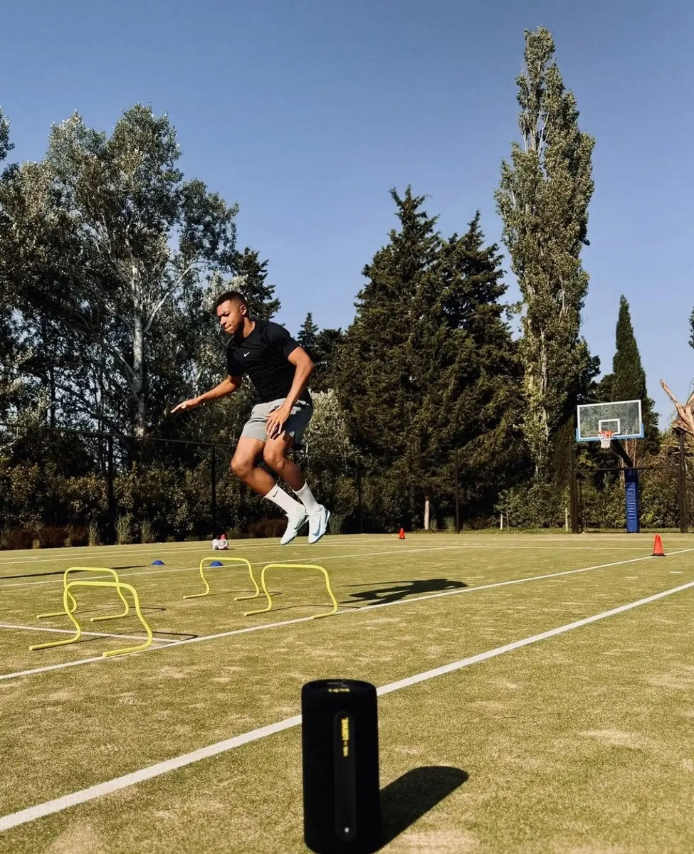 Kylian Mbappe tap 1.jpg