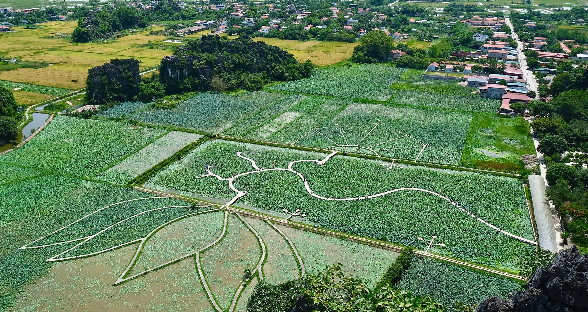 Ninh Bình tập trung phát triển du lịch gắn với xây dựng nông thôn mới