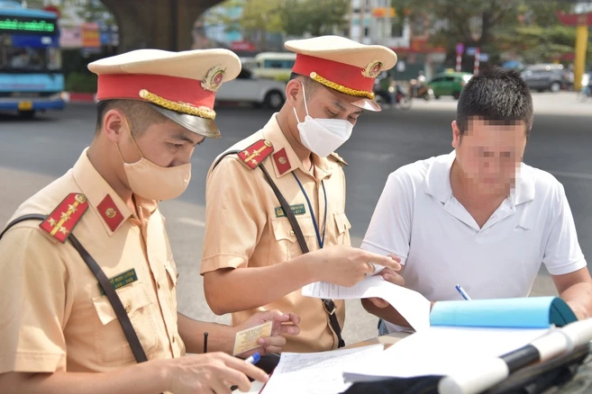 Bản tin trưa 7/8: Đề xuất quy định mới về trích tiền xử phạt vi phạm giao thông