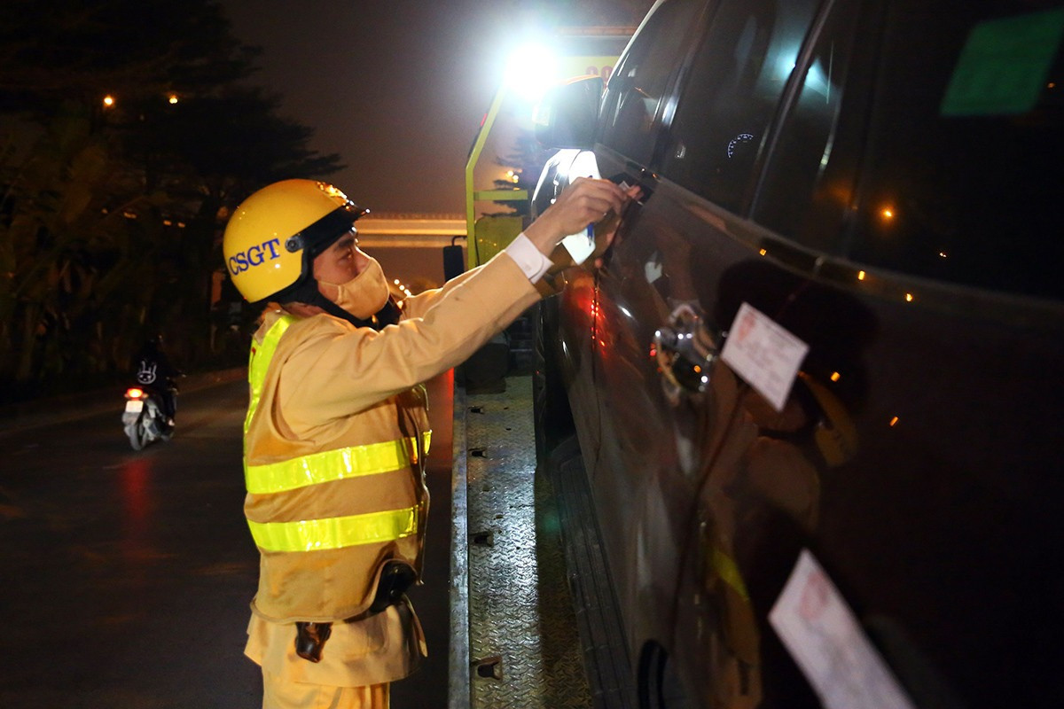 csgt tam giu xe o to 15.jpeg