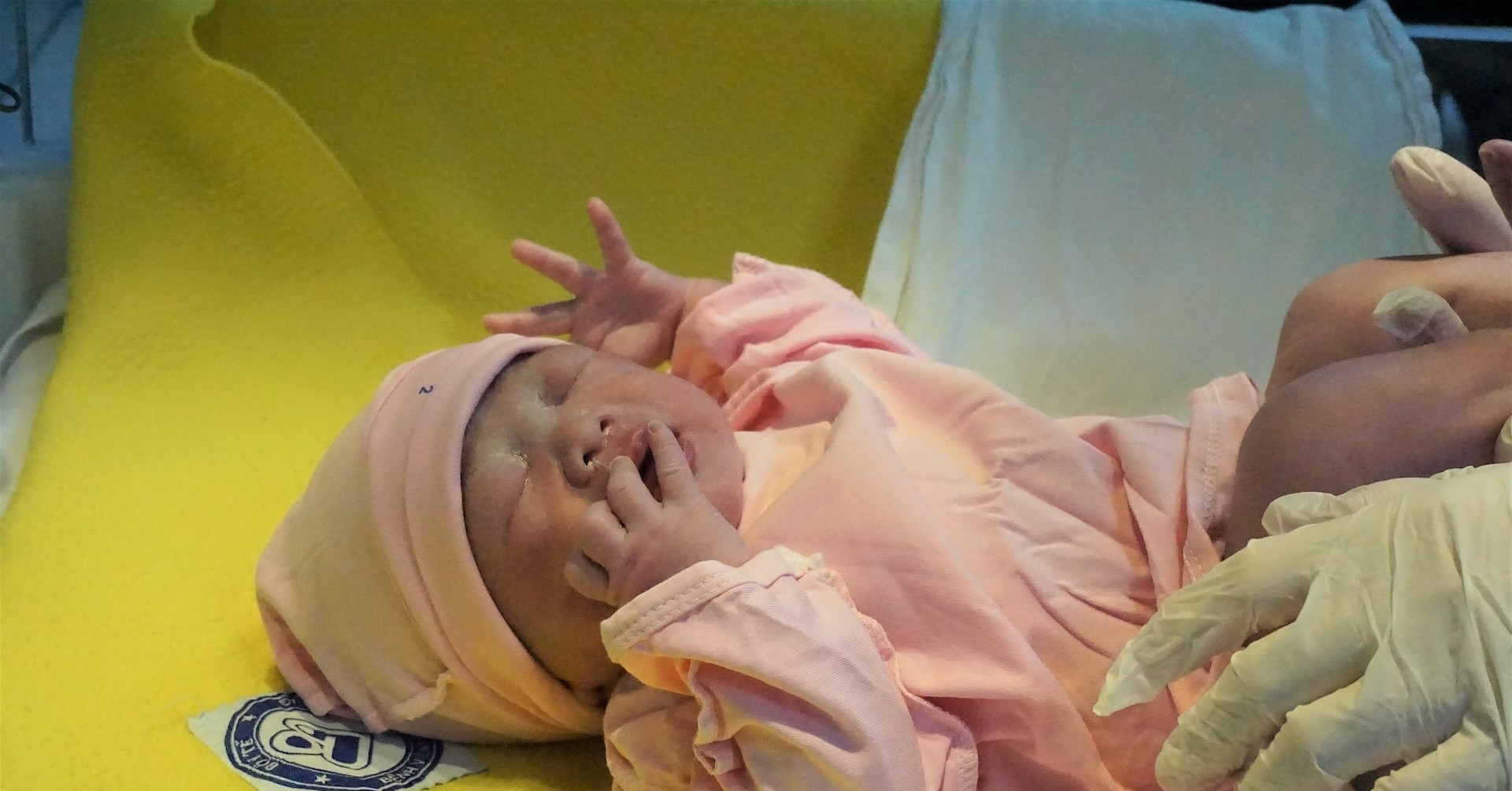 Đề xuất quy định lương đủ sống, giảm giờ làm để tìm bạn đời, tăng mức sinh