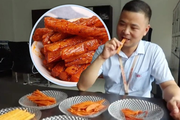 Người đàn ông nếm thử món ăn vặt suốt 20 năm, từ chối lương 3,5 tỷ đồng