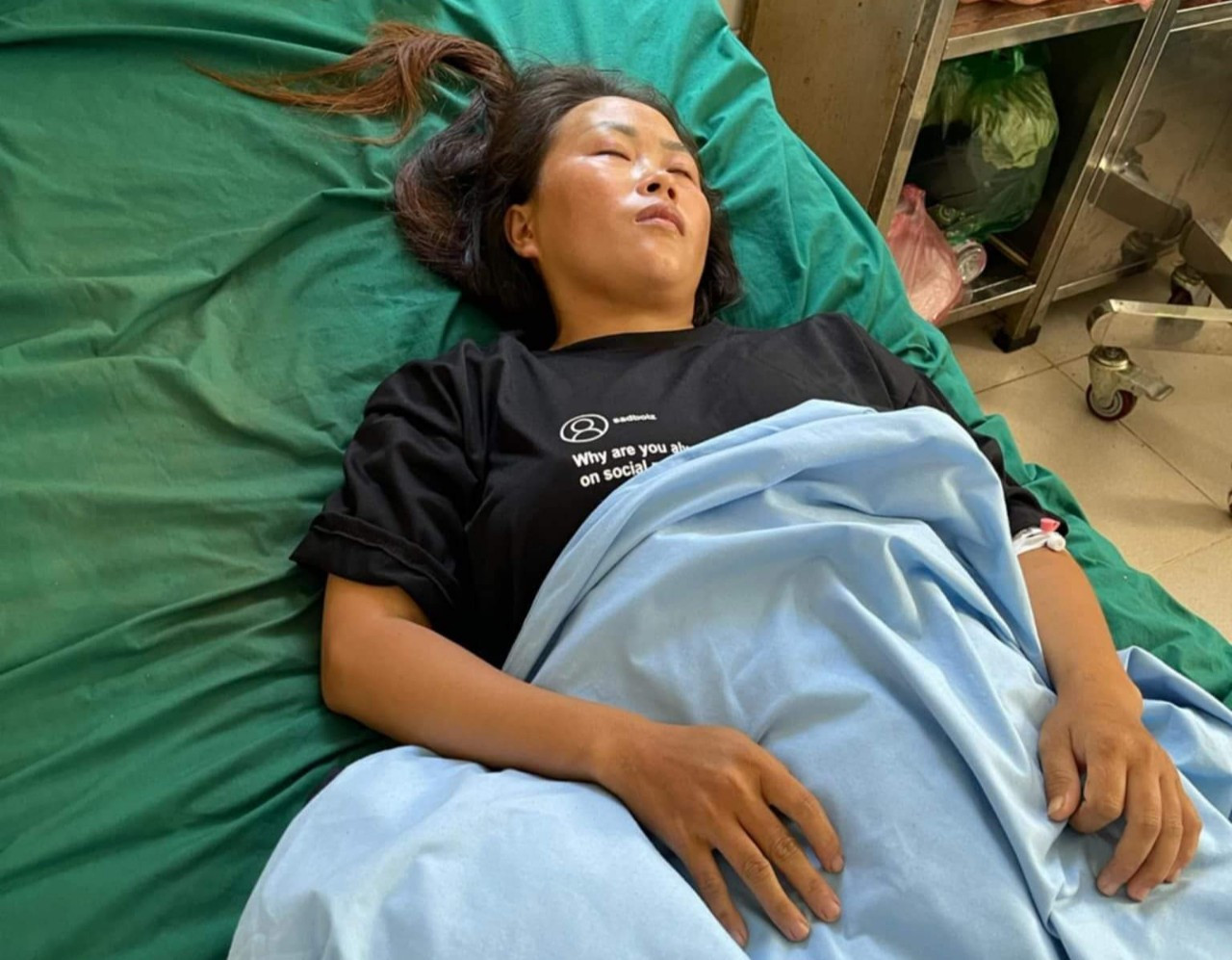 thất thần trên diuowngf bệnh.jpg