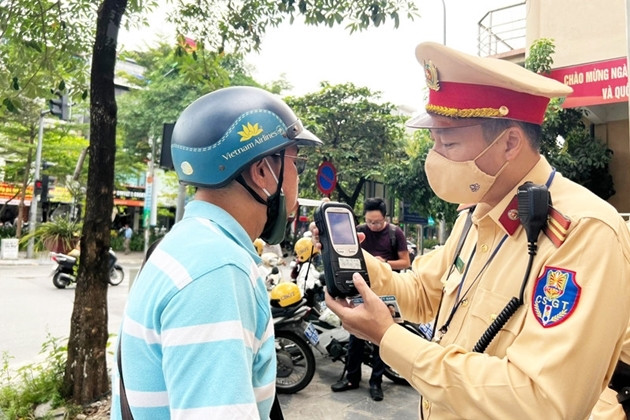 Bản tin trưa 8/8: Nhiều ý kiến muốn giữ nguyên mức phạt tiền vi phạm nồng độ cồn