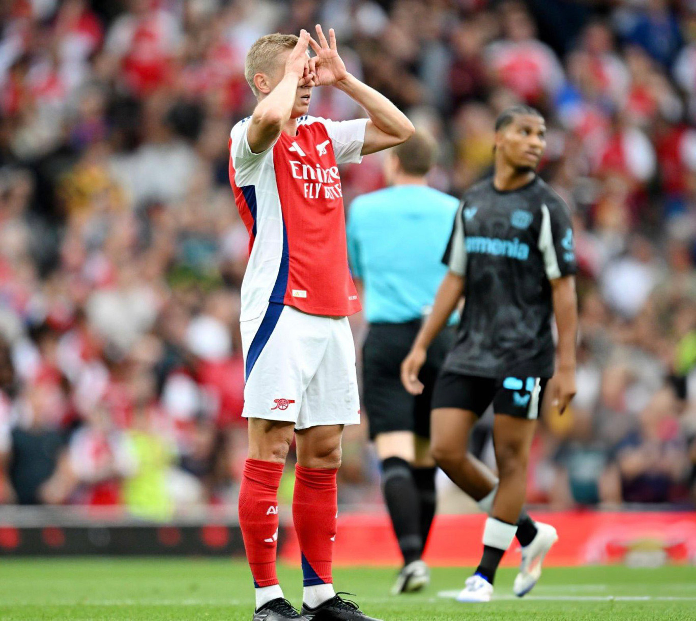 Arsenal đè bẹp nhà vô địch Bundesliga Arsenal