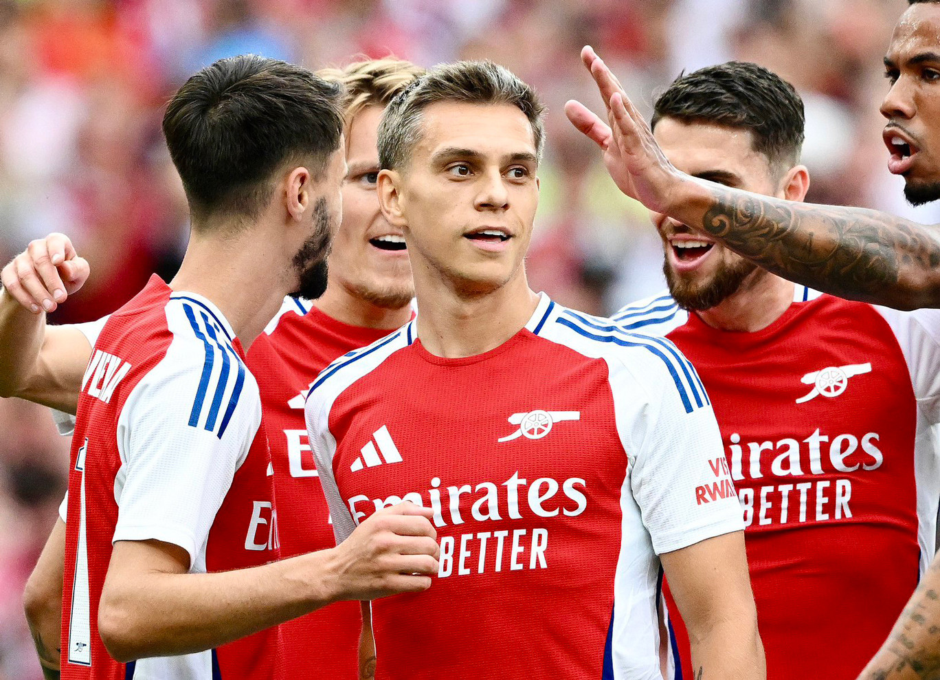 Arsenal đè bẹp nhà vô địch Bundesliga Arsenal